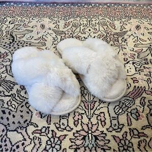 White Cross Strap Fuzzy Slippers Size 7/8